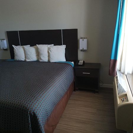 Relax Inn 罗金厄姆 外观 照片